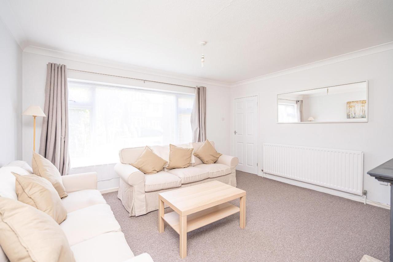 Spacious 5 Bedroom House - Sleeps 7 - 3-Car Driveway - Work - Leisure Wolverhampton Exteriér fotografie